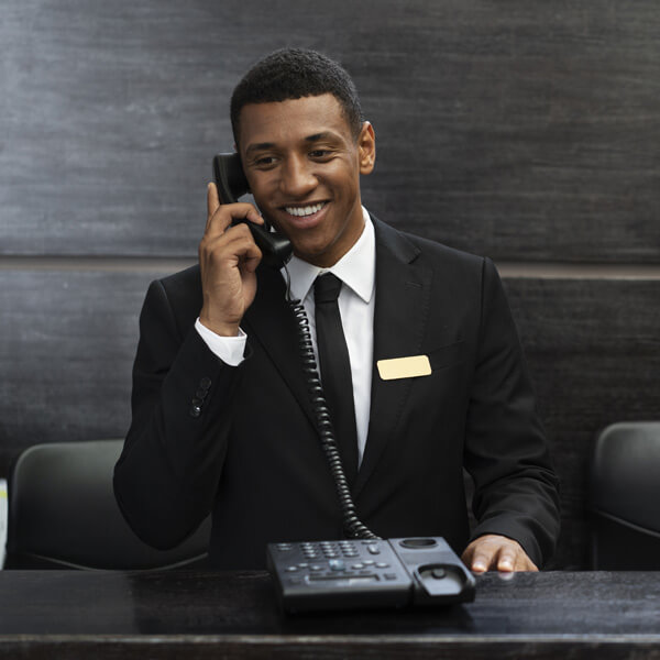 receptionists-elegant-suits-work-hours (1)